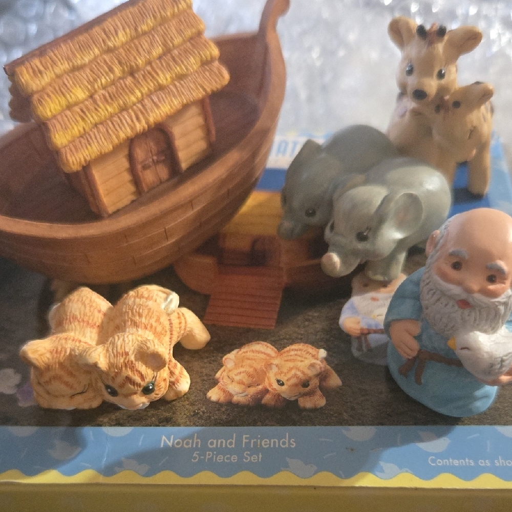 Hallmark Noah and Friends 5-Piece Set - Brown, Blue, Gray